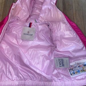 Hello, I am selling this Padded monclear.